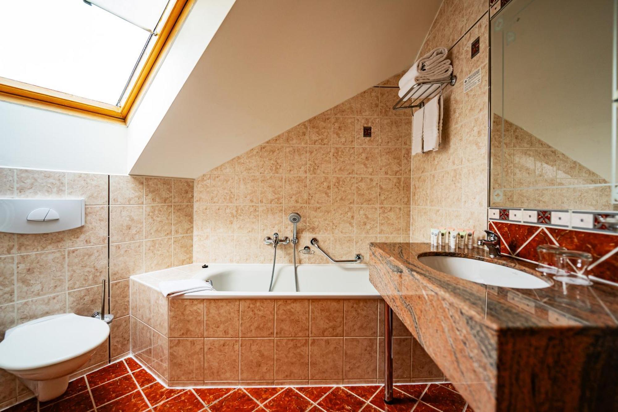 Hotel U Divadla - Czech Leading Hotels Prag Dış mekan fotoğraf