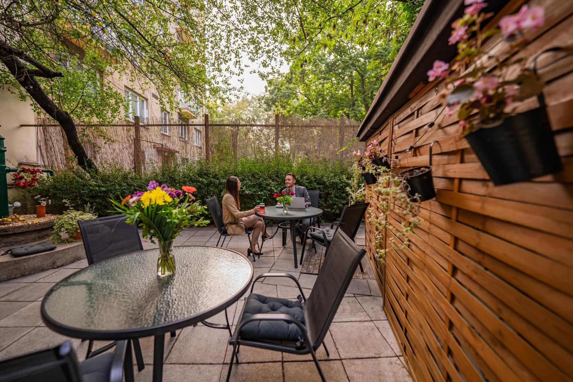 Hotel U Divadla - Czech Leading Hotels Prag Dış mekan fotoğraf