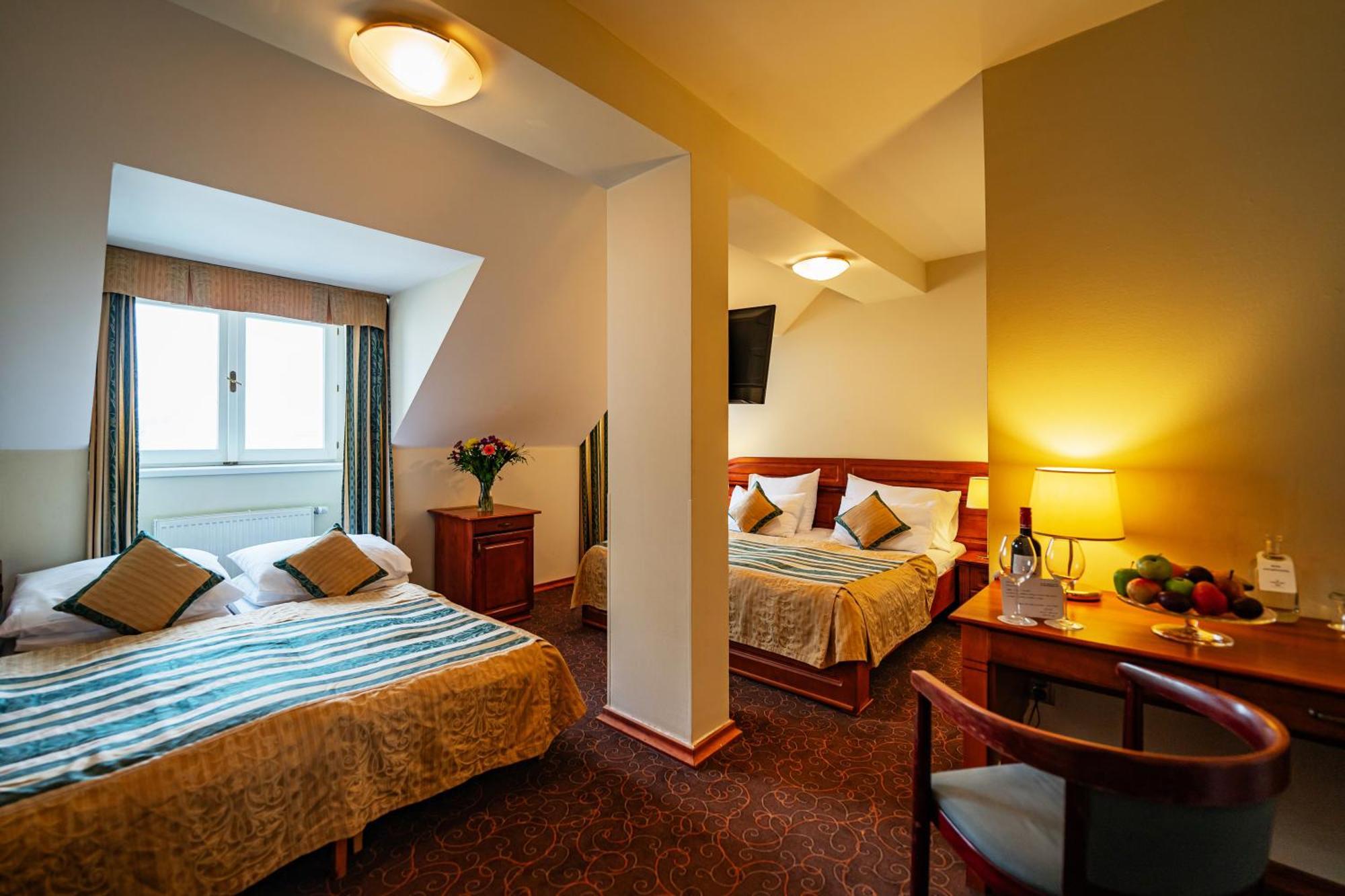 Hotel U Divadla - Czech Leading Hotels Prag Dış mekan fotoğraf
