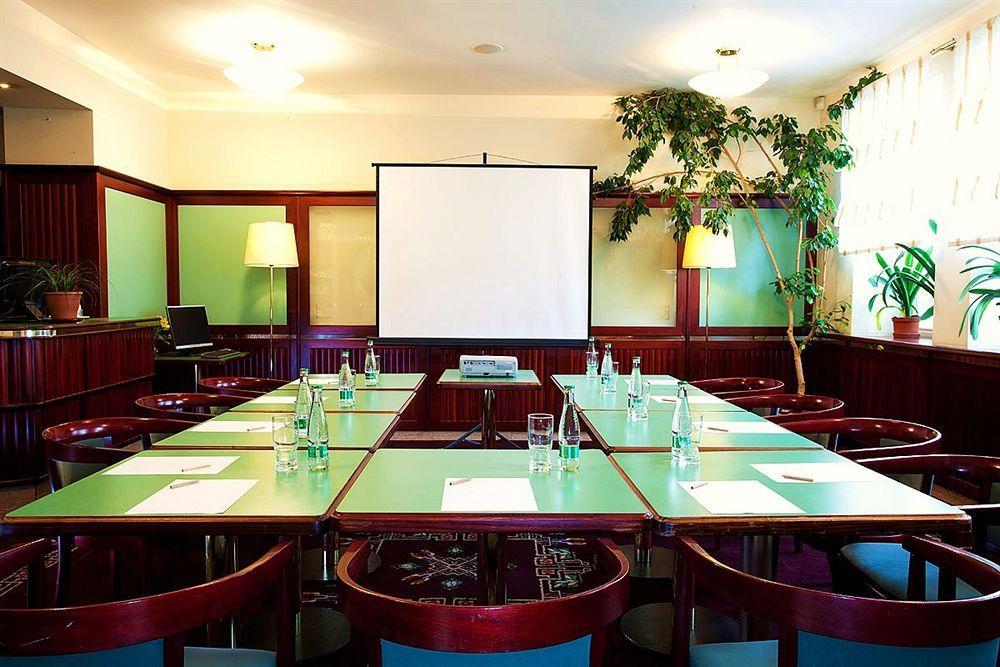 Hotel U Divadla - Czech Leading Hotels Prag Dış mekan fotoğraf