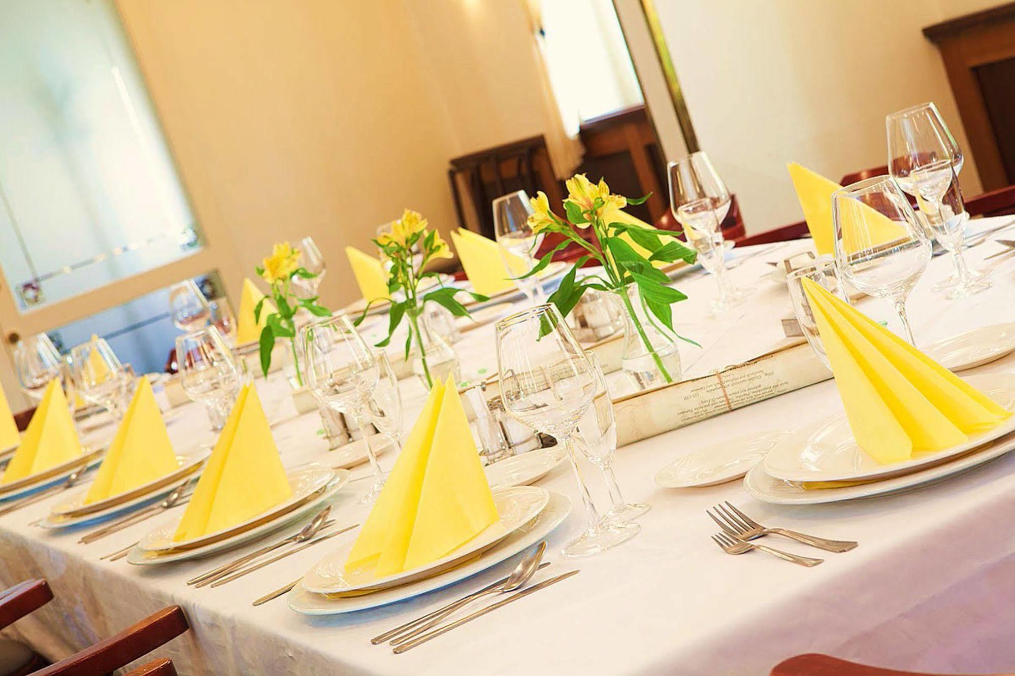 Hotel U Divadla - Czech Leading Hotels Prag Dış mekan fotoğraf