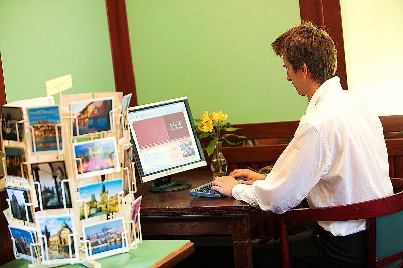 Hotel U Divadla - Czech Leading Hotels Prag Dış mekan fotoğraf