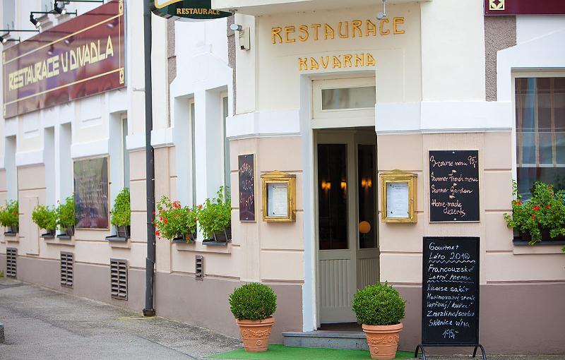 Hotel U Divadla - Czech Leading Hotels Prag Dış mekan fotoğraf